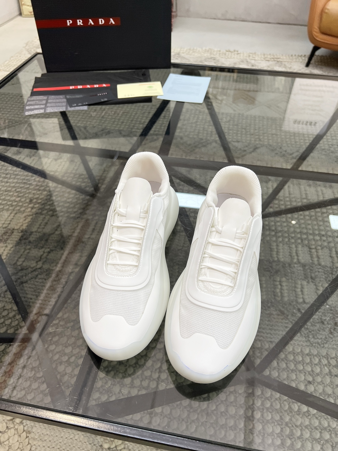  P 🔍顶级代购🇮🇹 普 炸街男神新品运动休闲鞋专柜同步，鞋面意大利进口牛皮搭配网布面料，进口网布内里柔