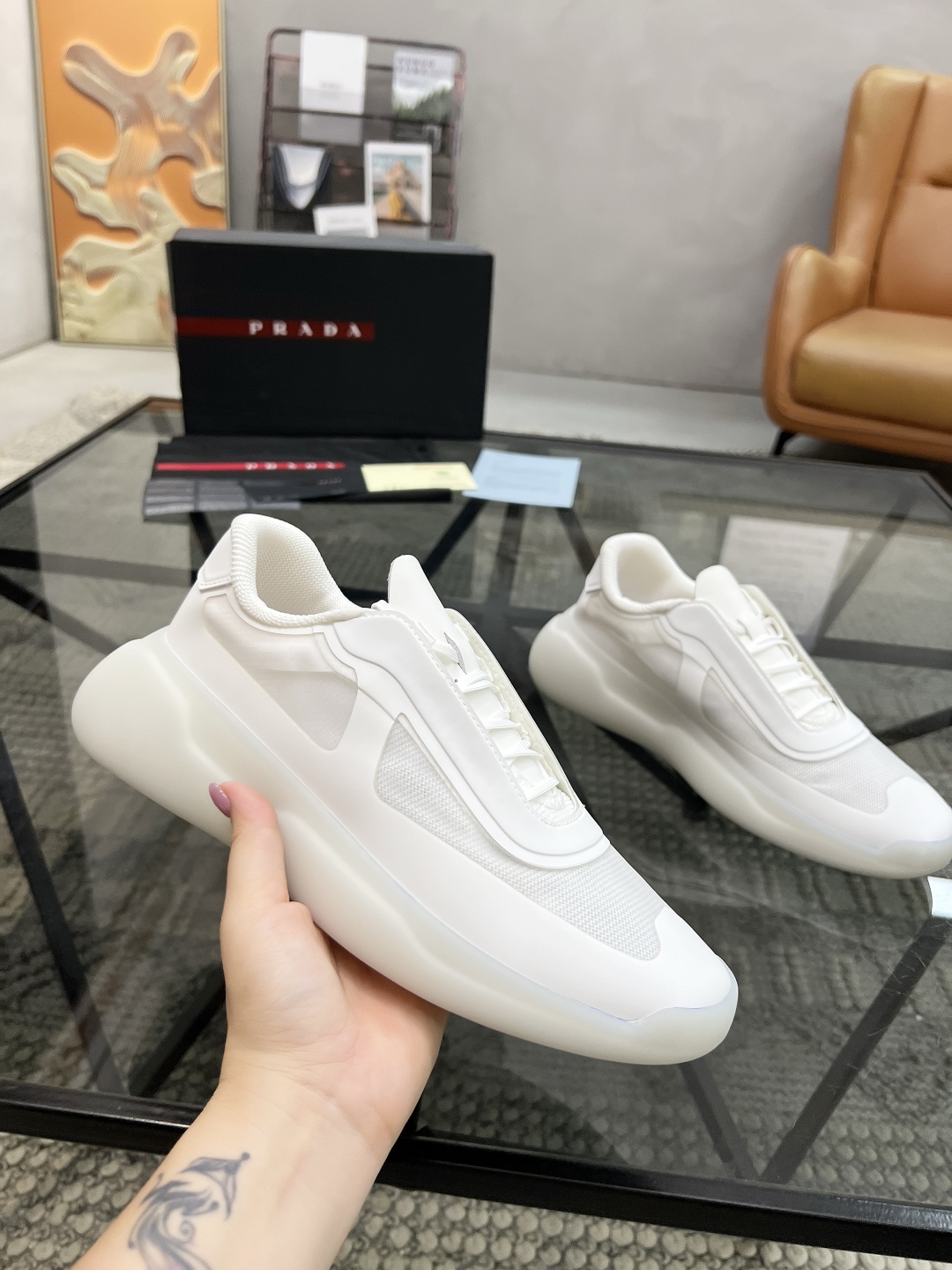  P 🔍顶级代购🇮🇹 普 炸街男神新品运动休闲鞋专柜同步，鞋面意大利进口牛皮搭配网布面料，进口网布内里柔