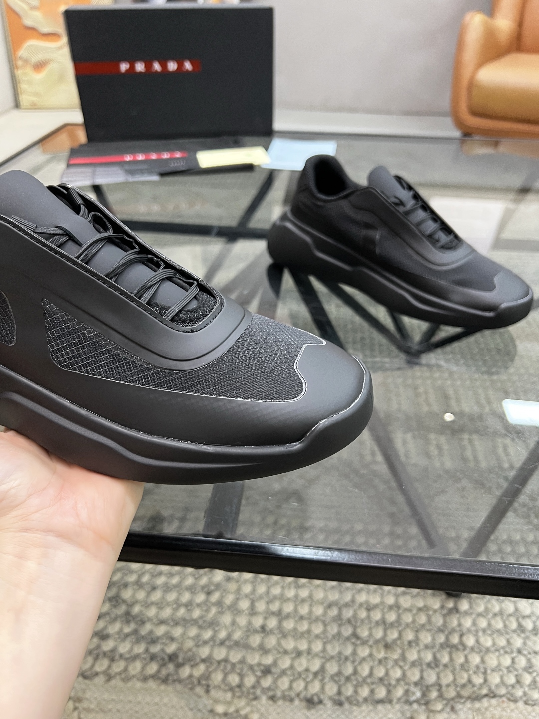  P 🔍顶级代购🇮🇹 普 炸街男神新品运动休闲鞋专柜同步，鞋面意大利进口牛皮搭配网布面料，进口网布内里柔
