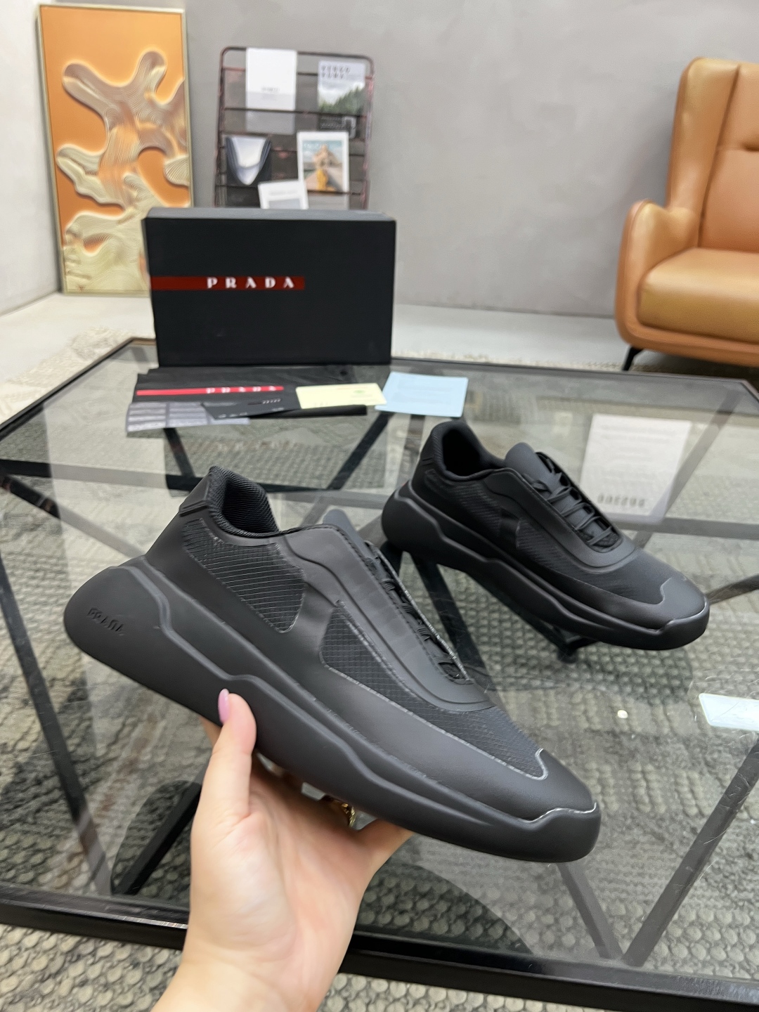  P 🔍顶级代购🇮🇹 普 炸街男神新品运动休闲鞋专柜同步，鞋面意大利进口牛皮搭配网布面料，进口网布内里柔