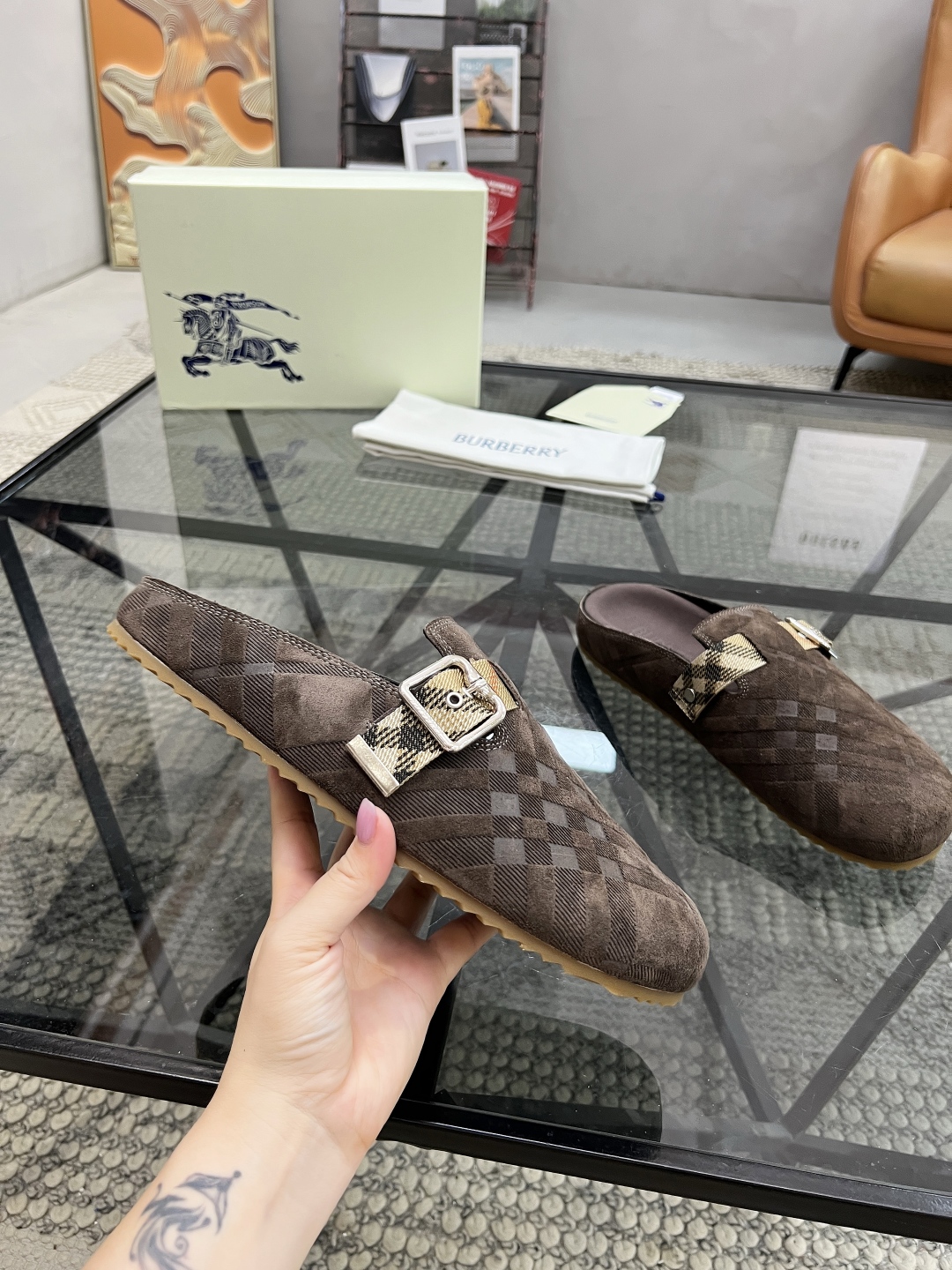  B 🔍顶级代购🇮🇹 巴 炸街男神官网半拖新品专柜同步发售原厂配置，意大利进口牛皮面料，超舒适透气牛皮内
