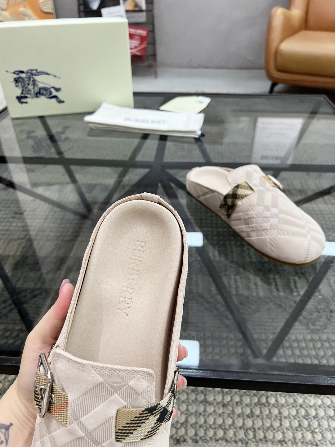  B 🔍顶级代购🇮🇹 巴 炸街男神官网半拖新品专柜同步发售原厂配置，意大利进口牛皮面料，超舒适透气牛皮内