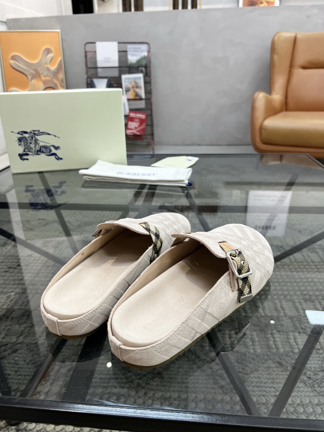  B 🔍顶级代购🇮🇹 巴 炸街男神官网半拖新品专柜同步发售原厂配置，意大利进口牛皮面料，超舒适透气牛皮内