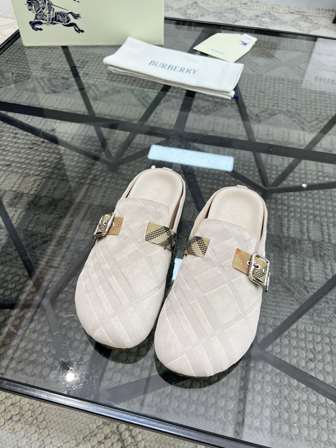  B 🔍顶级代购🇮🇹 巴 炸街男神官网半拖新品专柜同步发售原厂配置，意大利进口牛皮面料，超舒适透气牛皮内