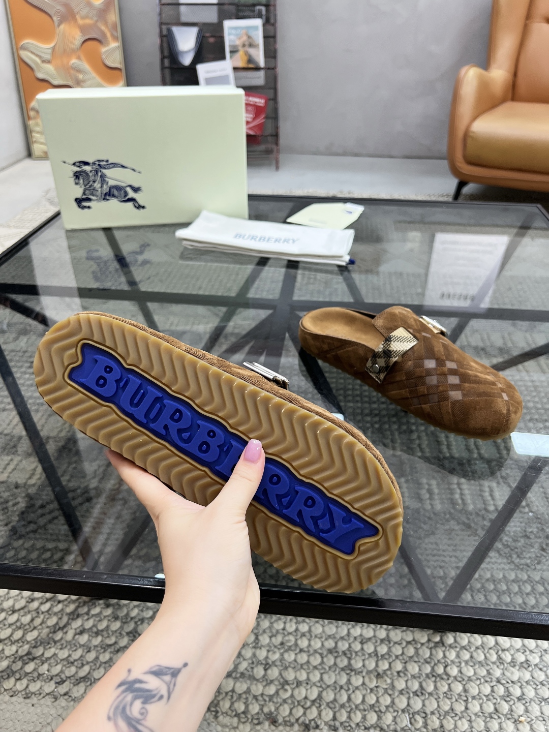  B 🔍顶级代购🇮🇹 巴 炸街男神官网半拖新品专柜同步发售原厂配置，意大利进口牛皮面料，超舒适透气牛皮内
