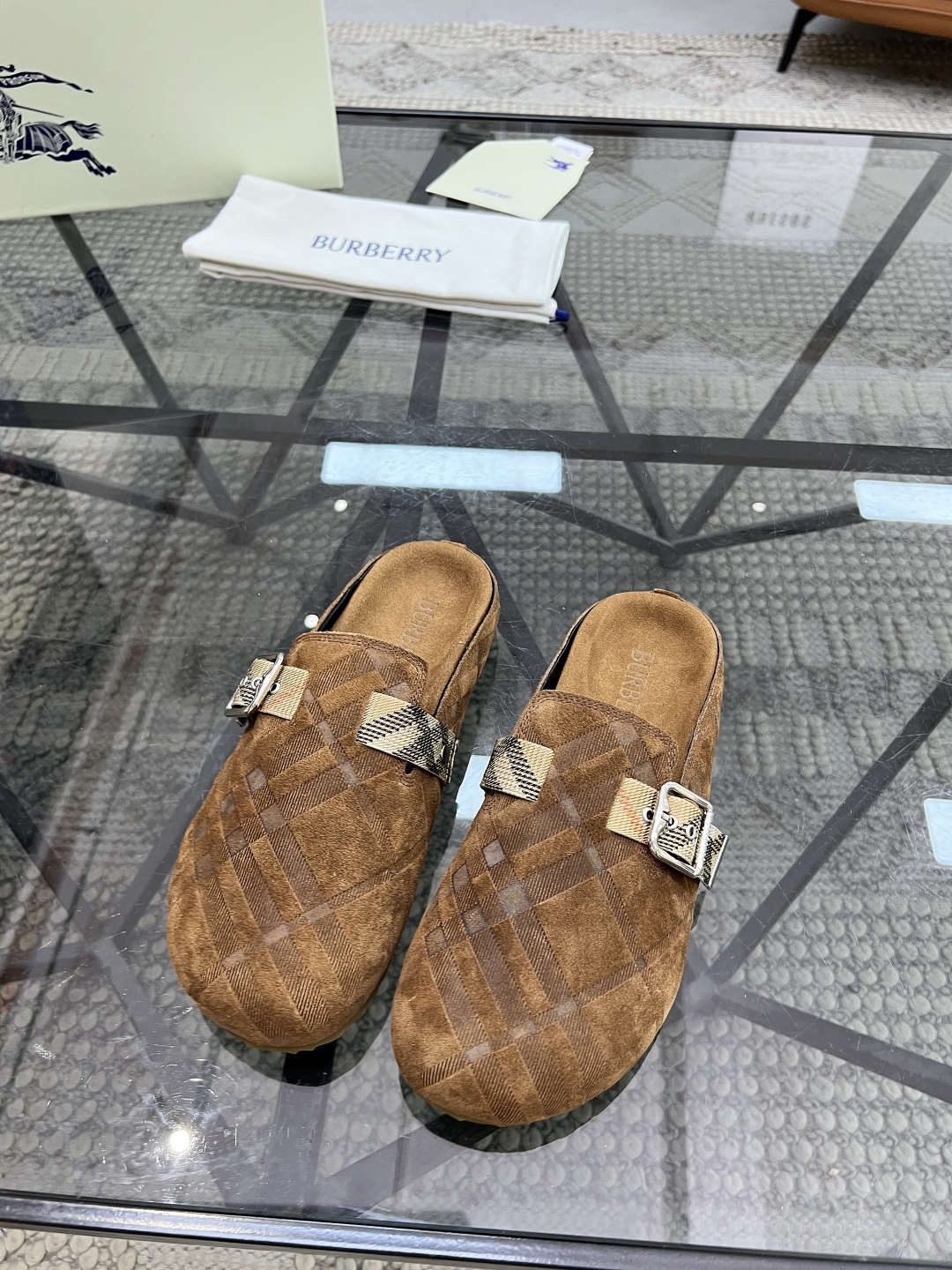  B 🔍顶级代购🇮🇹 巴 炸街男神官网半拖新品专柜同步发售原厂配置，意大利进口牛皮面料，超舒适透气牛皮内