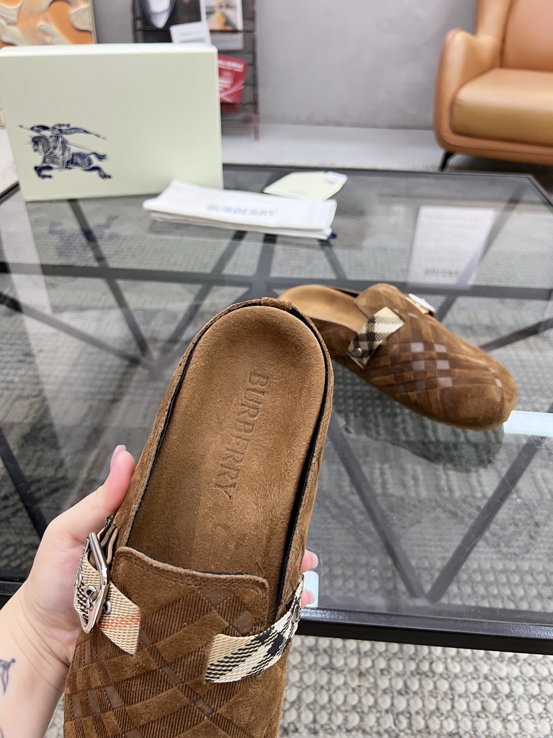  B 🔍顶级代购🇮🇹 巴 炸街男神官网半拖新品专柜同步发售原厂配置，意大利进口牛皮面料，超舒适透气牛皮内
