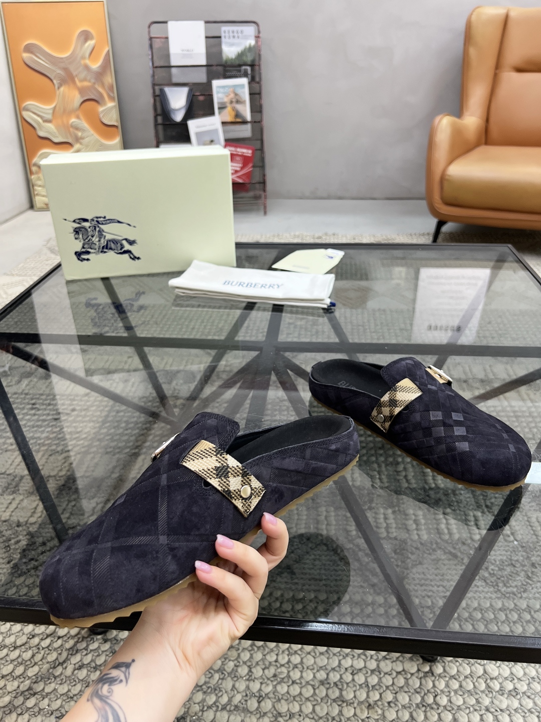  B 🔍顶级代购🇮🇹 巴 炸街男神官网半拖新品专柜同步发售原厂配置，意大利进口牛皮面料，超舒适透气牛皮内