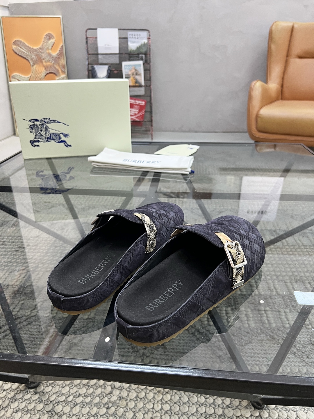  B 🔍顶级代购🇮🇹 巴 炸街男神官网半拖新品专柜同步发售原厂配置，意大利进口牛皮面料，超舒适透气牛皮内