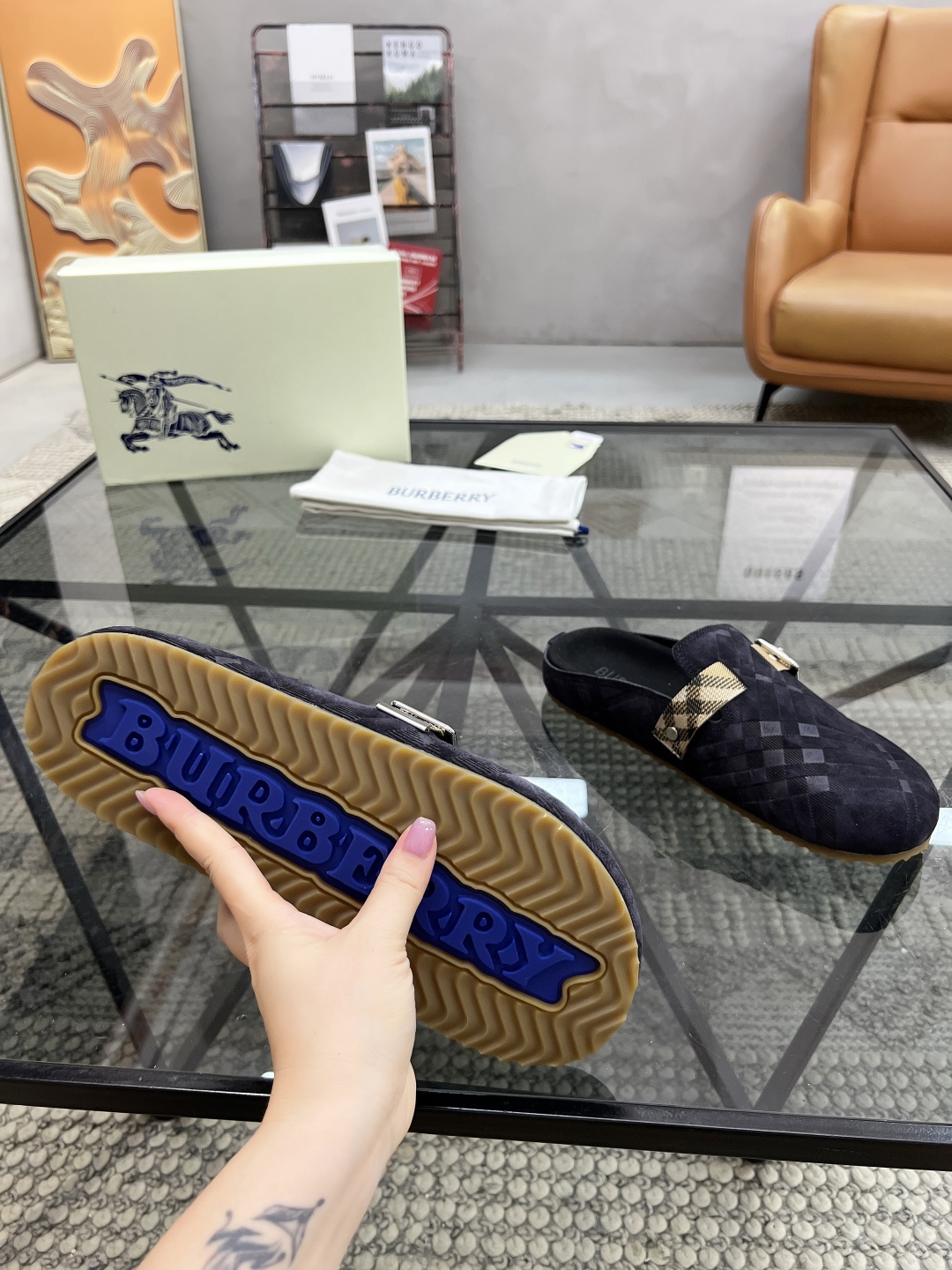 B 🔍顶级代购🇮🇹 巴 炸街男神官网半拖新品专柜同步发售原厂配置，意大利进口牛皮面料，超舒适透气牛皮内