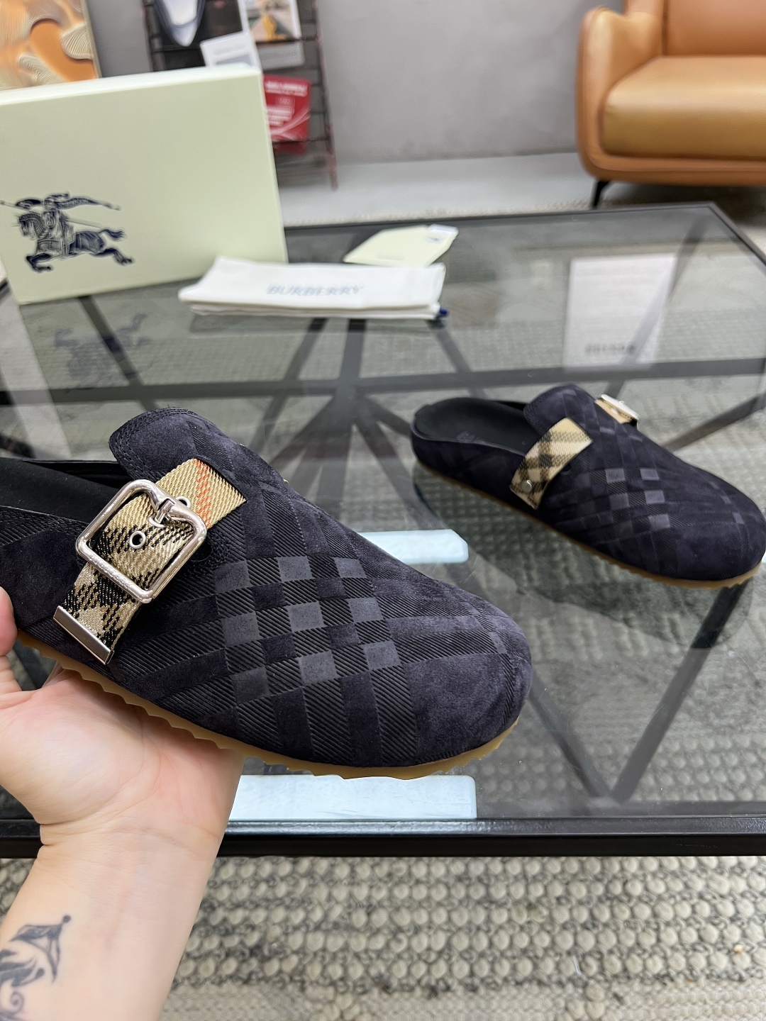  B 🔍顶级代购🇮🇹 巴 炸街男神官网半拖新品专柜同步发售原厂配置，意大利进口牛皮面料，超舒适透气牛皮内
