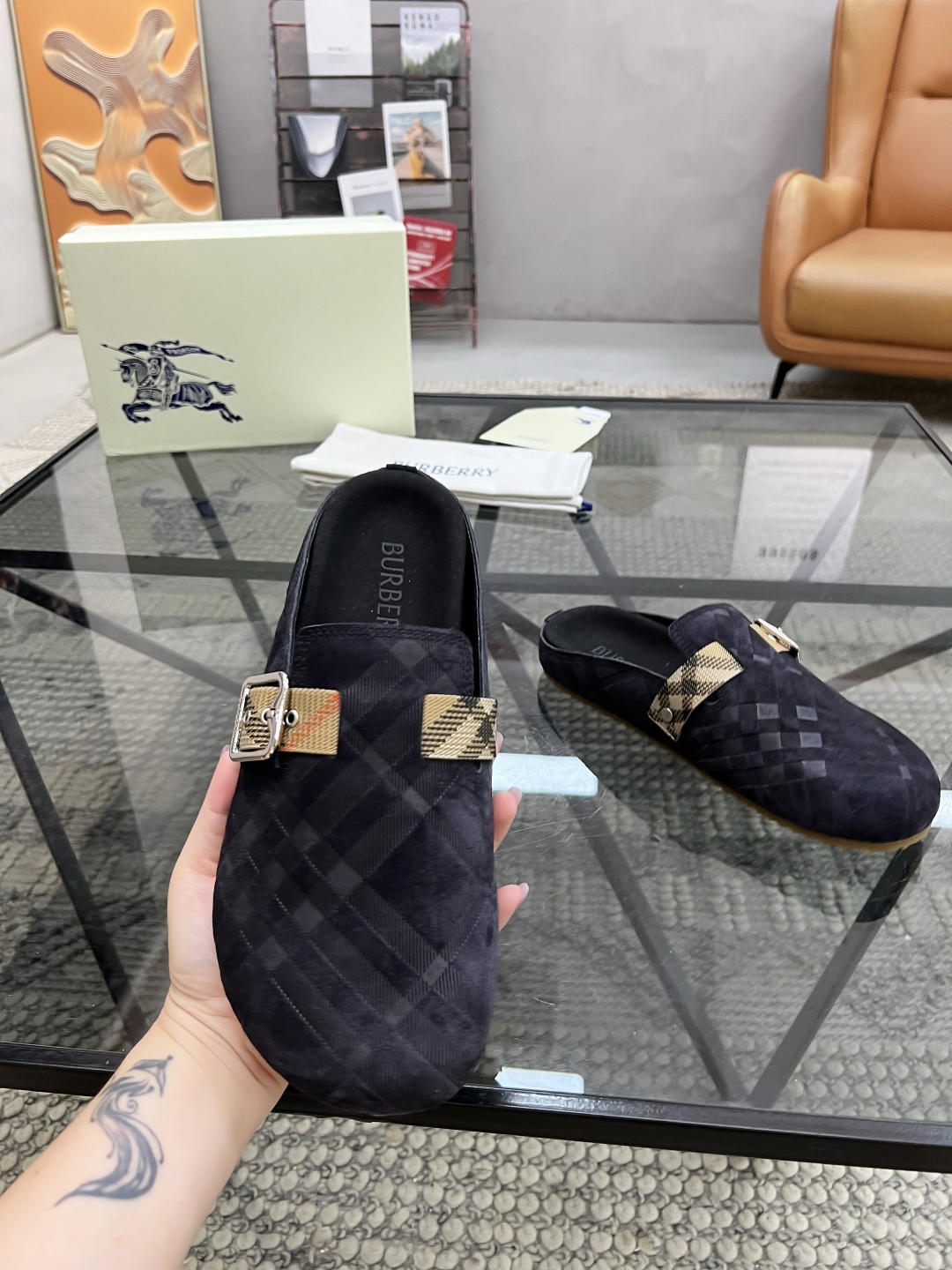  B 🔍顶级代购🇮🇹 巴 炸街男神官网半拖新品专柜同步发售原厂配置，意大利进口牛皮面料，超舒适透气牛皮内