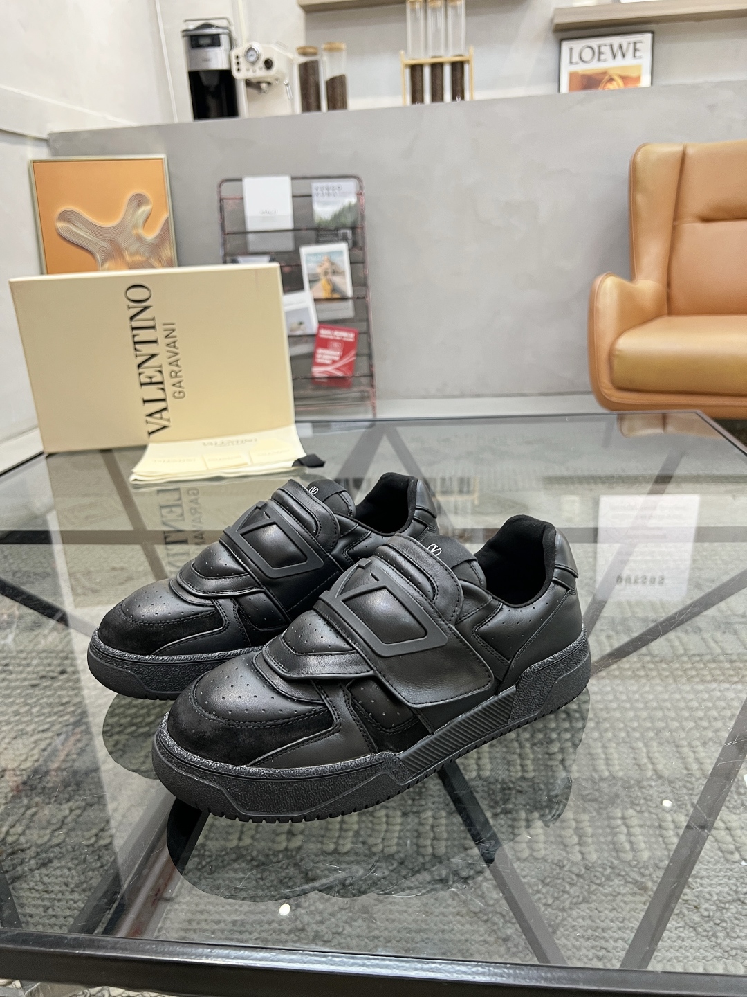  H 🔍顶级代购🇮🇹 华 炸街男神运动鞋新品，经反复试验终打造出完美版本，经典的华伦家高超拼接工艺技术瞬