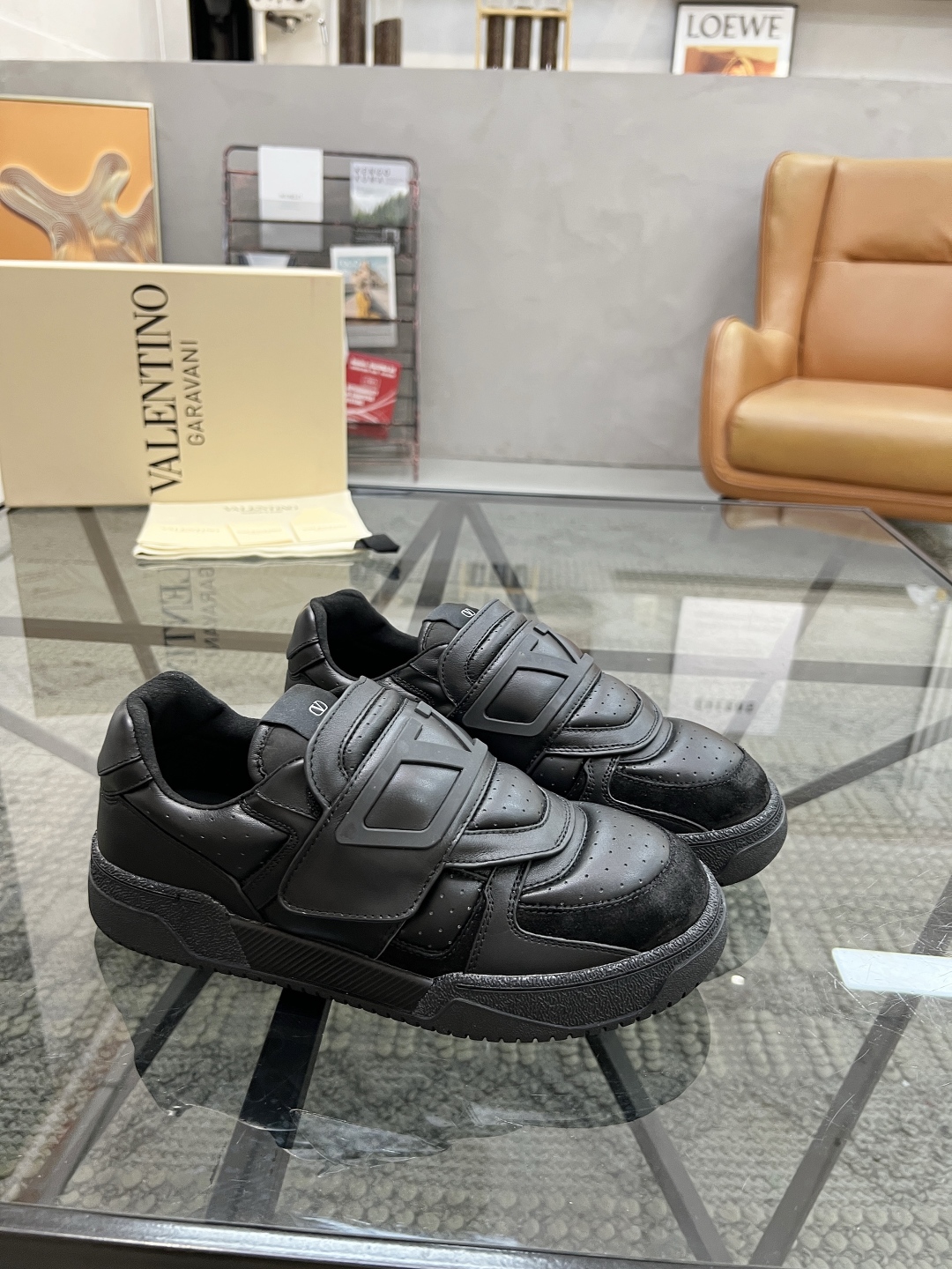  H 🔍顶级代购🇮🇹 华 炸街男神运动鞋新品，经反复试验终打造出完美版本，经典的华伦家高超拼接工艺技术瞬
