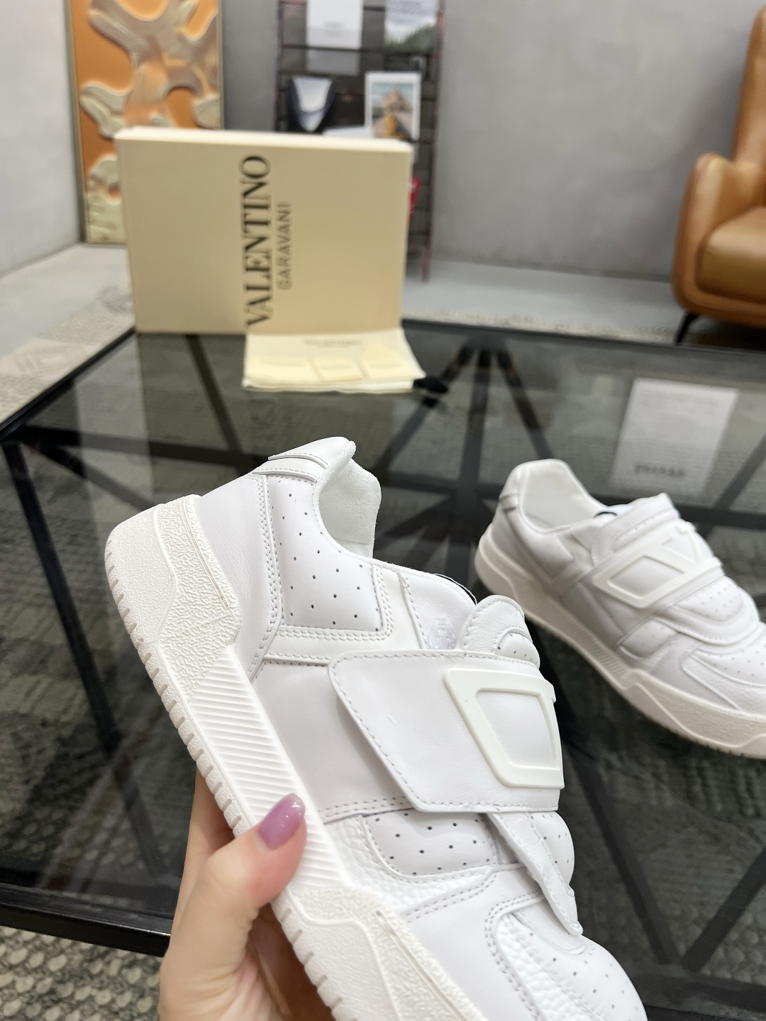  H 🔍顶级代购🇮🇹 华 炸街男神运动鞋新品，经反复试验终打造出完美版本，经典的华伦家高超拼接工艺技术瞬
