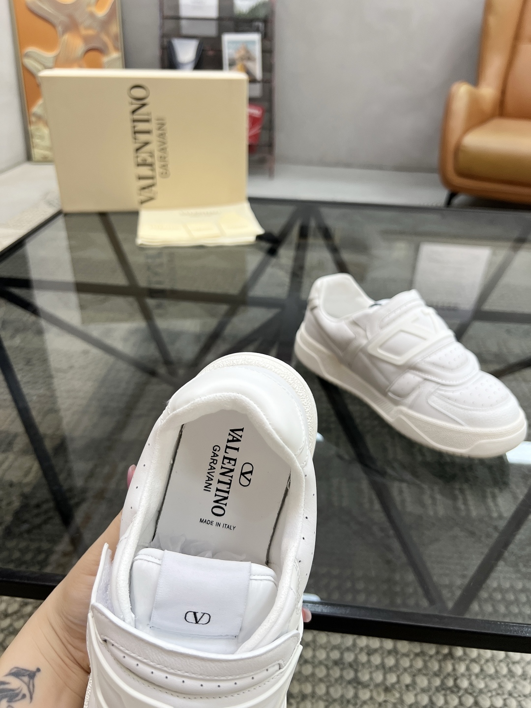  H 🔍顶级代购🇮🇹 华 炸街男神运动鞋新品，经反复试验终打造出完美版本，经典的华伦家高超拼接工艺技术瞬
