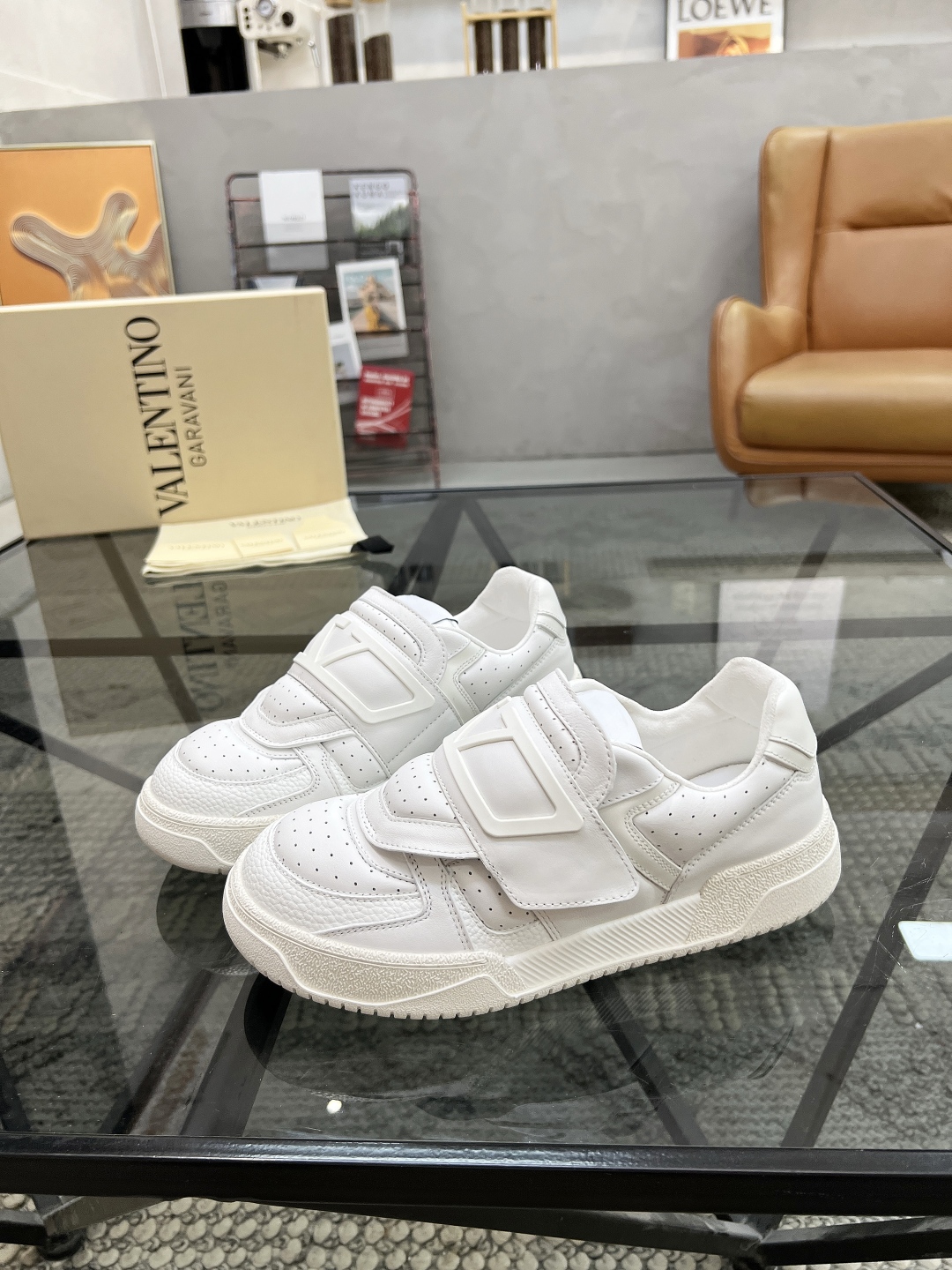  H 🔍顶级代购🇮🇹 华 炸街男神运动鞋新品，经反复试验终打造出完美版本，经典的华伦家高超拼接工艺技术瞬