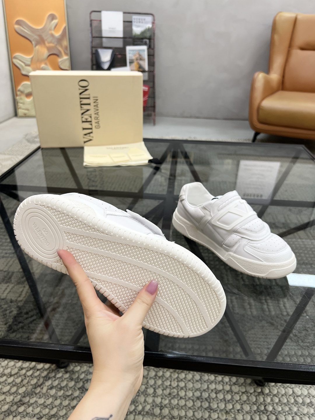  H 🔍顶级代购🇮🇹 华 炸街男神运动鞋新品，经反复试验终打造出完美版本，经典的华伦家高超拼接工艺技术瞬