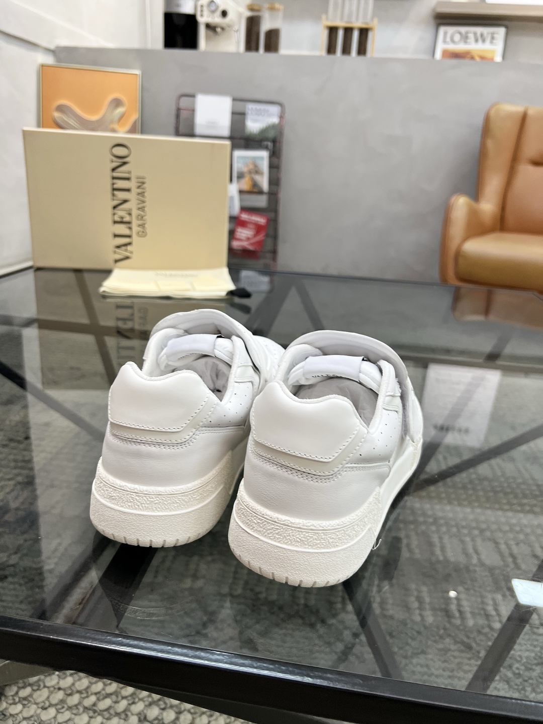  H 🔍顶级代购🇮🇹 华 炸街男神运动鞋新品，经反复试验终打造出完美版本，经典的华伦家高超拼接工艺技术瞬