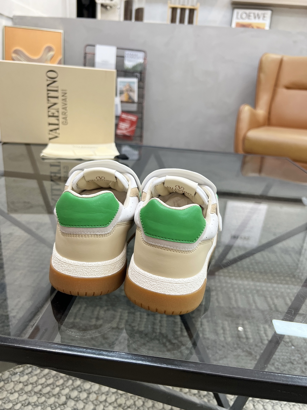  H 🔍顶级代购🇮🇹 华 炸街男神运动鞋新品，经反复试验终打造出完美版本，经典的华伦家高超拼接工艺技术瞬