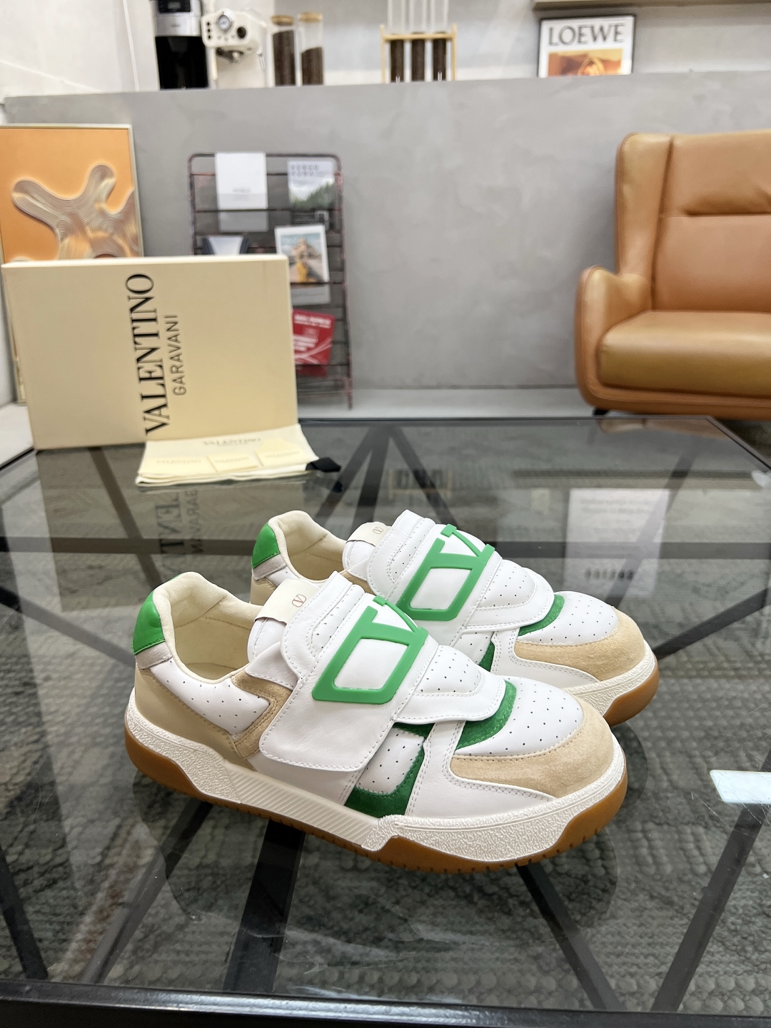  H 🔍顶级代购🇮🇹 华 炸街男神运动鞋新品，经反复试验终打造出完美版本，经典的华伦家高超拼接工艺技术瞬