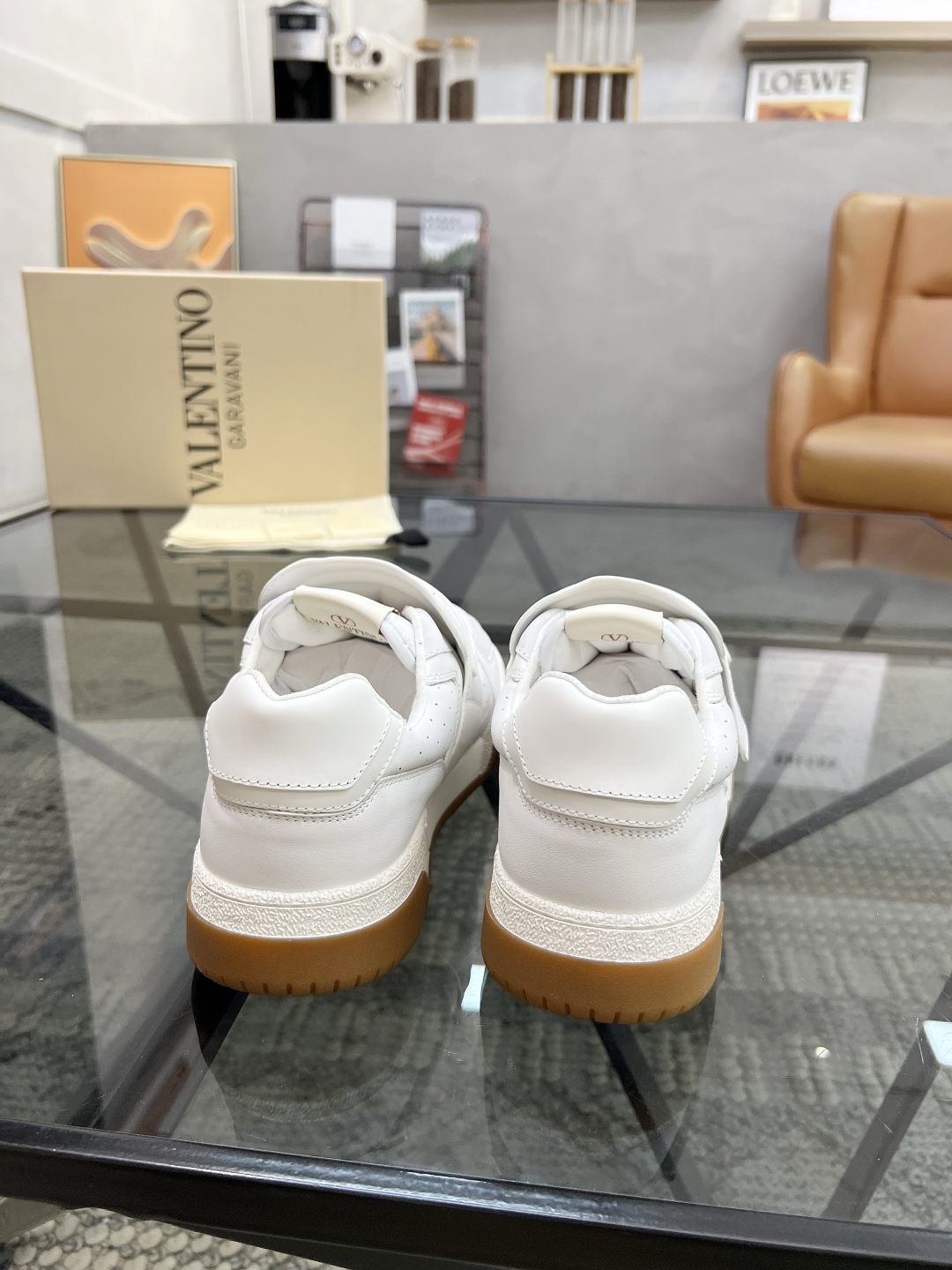  H 🔍顶级代购🇮🇹 华 炸街男神运动鞋新品，经反复试验终打造出完美版本，经典的华伦家高超拼接工艺技术瞬