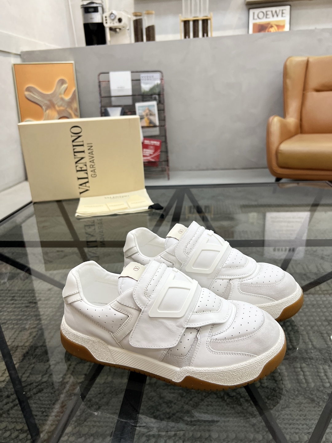  H 🔍顶级代购🇮🇹 华 炸街男神运动鞋新品，经反复试验终打造出完美版本，经典的华伦家高超拼接工艺技术瞬