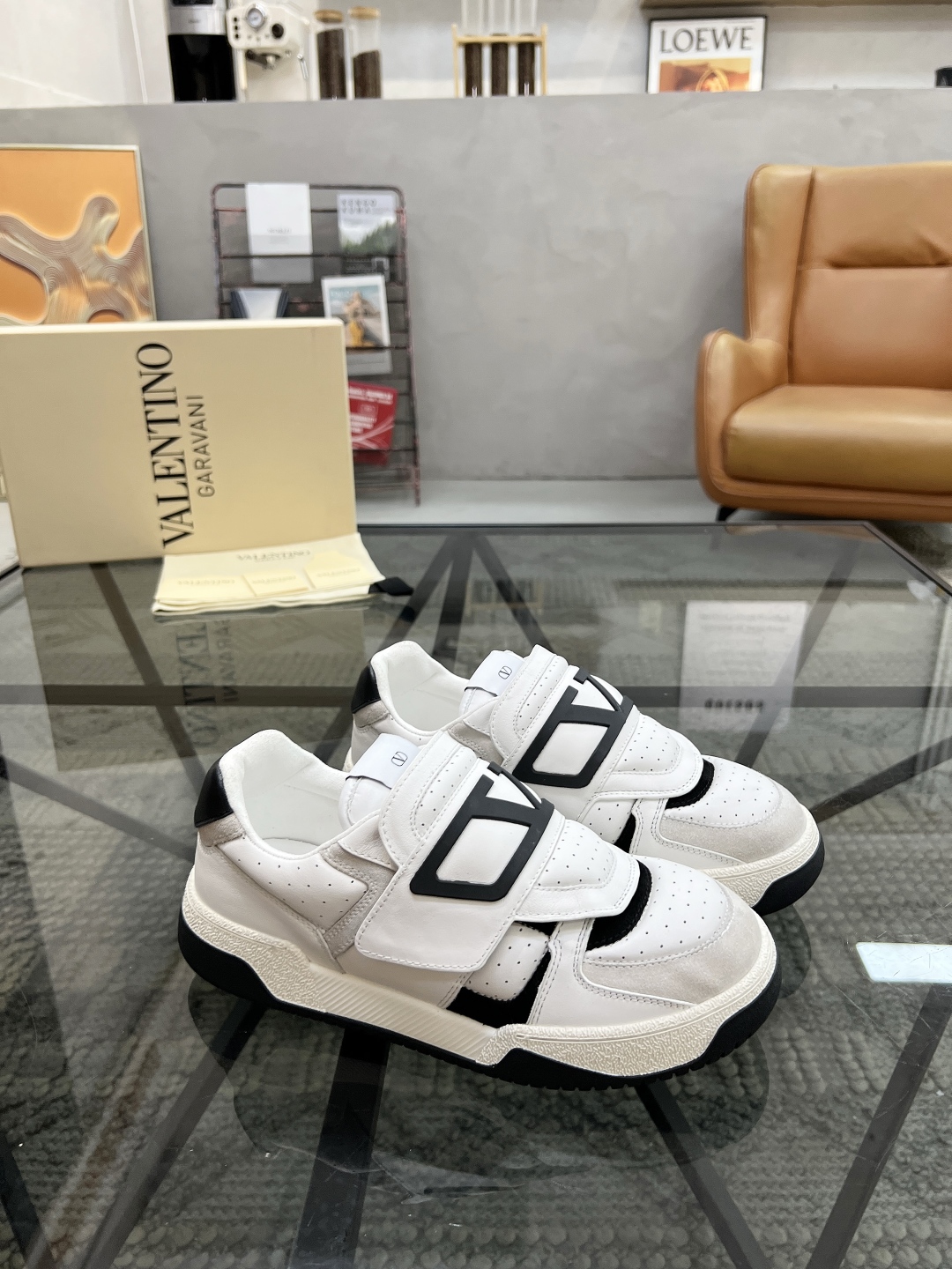  H 🔍顶级代购🇮🇹 华 炸街男神运动鞋新品，经反复试验终打造出完美版本，经典的华伦家高超拼接工艺技术瞬