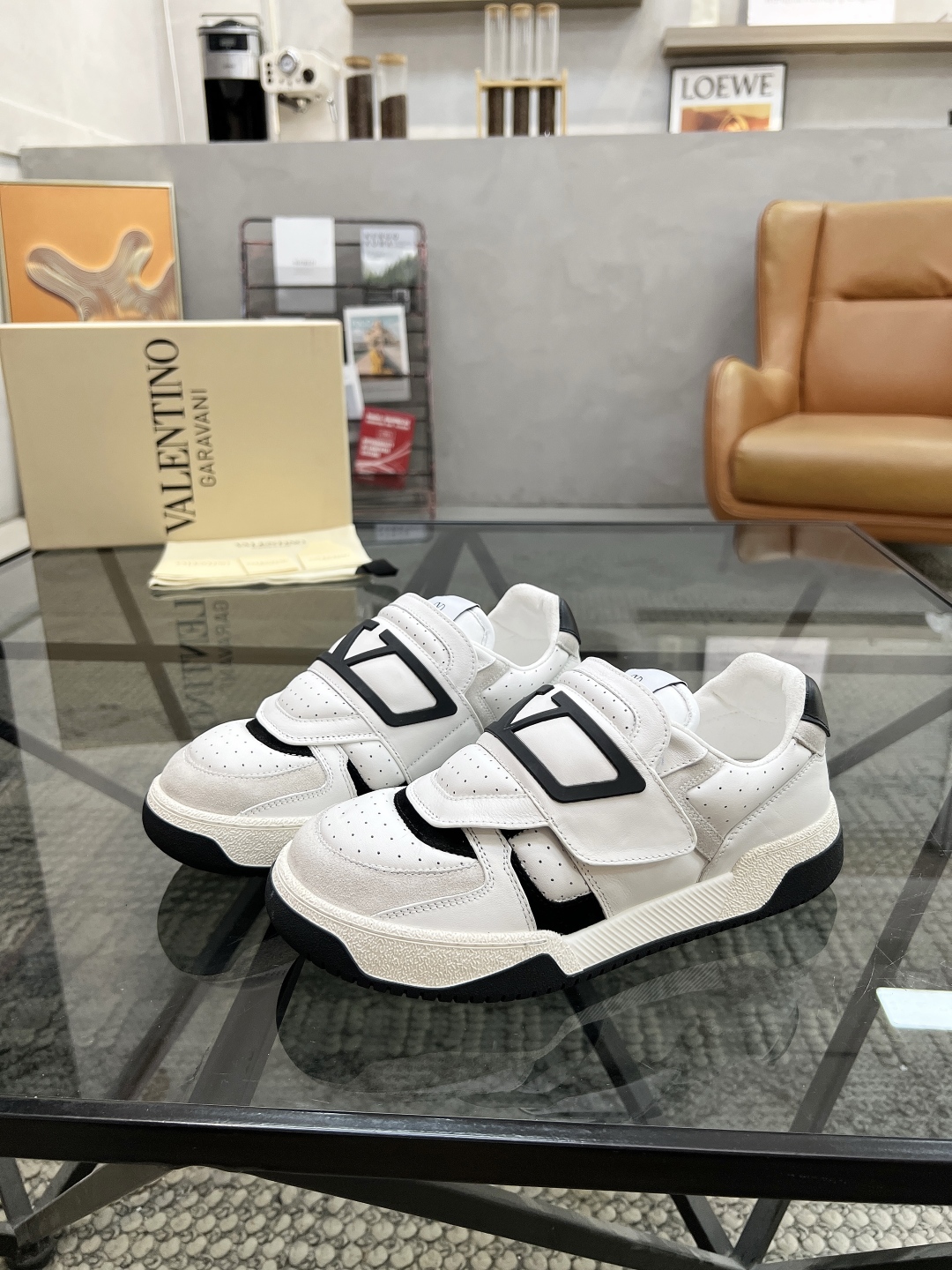  H 🔍顶级代购🇮🇹 华 炸街男神运动鞋新品，经反复试验终打造出完美版本，经典的华伦家高超拼接工艺技术瞬