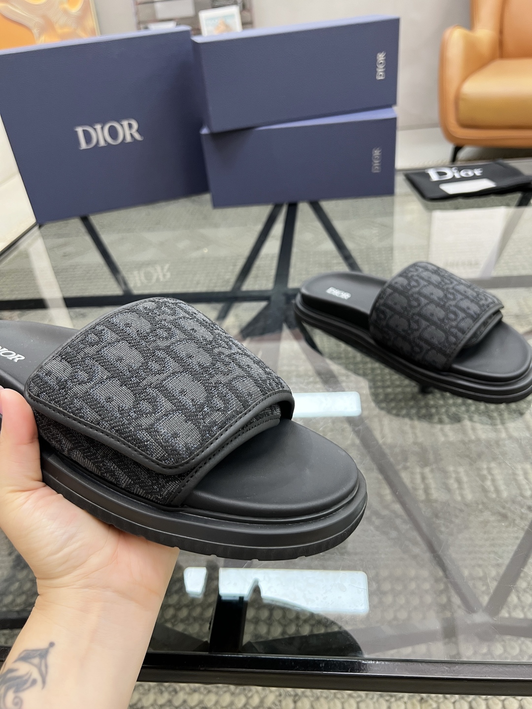  D 🔍顶级代购🇮🇹 路 炸街男神春夏拖鞋新品专柜同步，鞋面意大利进口印花布面料，高品质魔术贴工艺，鞋底