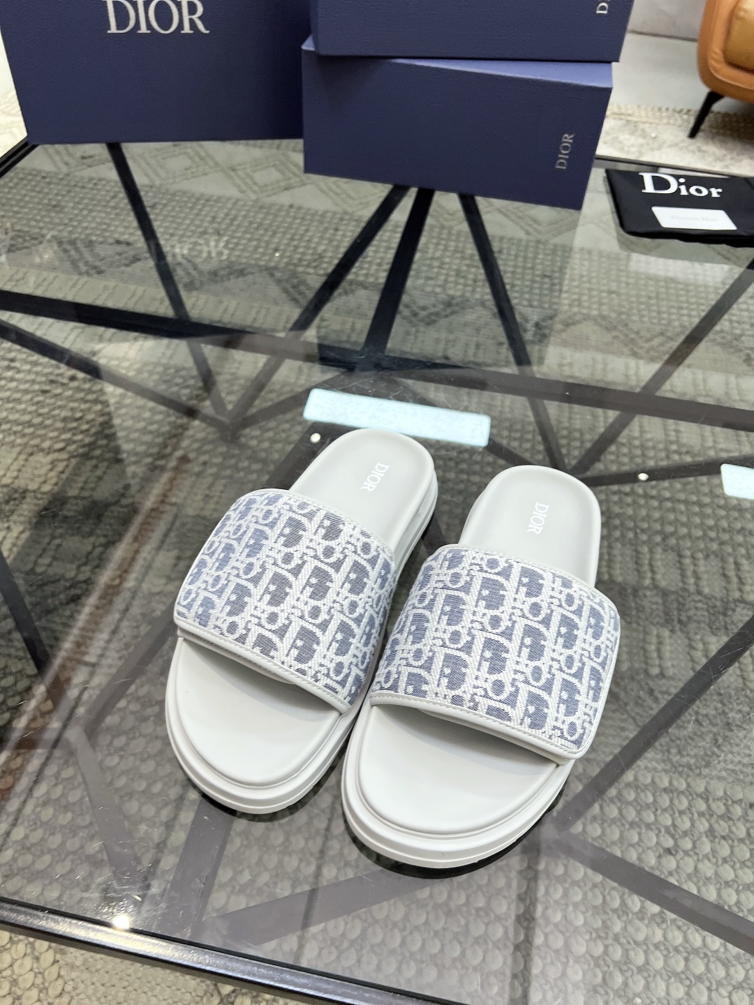  D 🔍顶级代购🇮🇹 路 炸街男神春夏拖鞋新品专柜同步，鞋面意大利进口印花布面料，高品质魔术贴工艺，鞋底