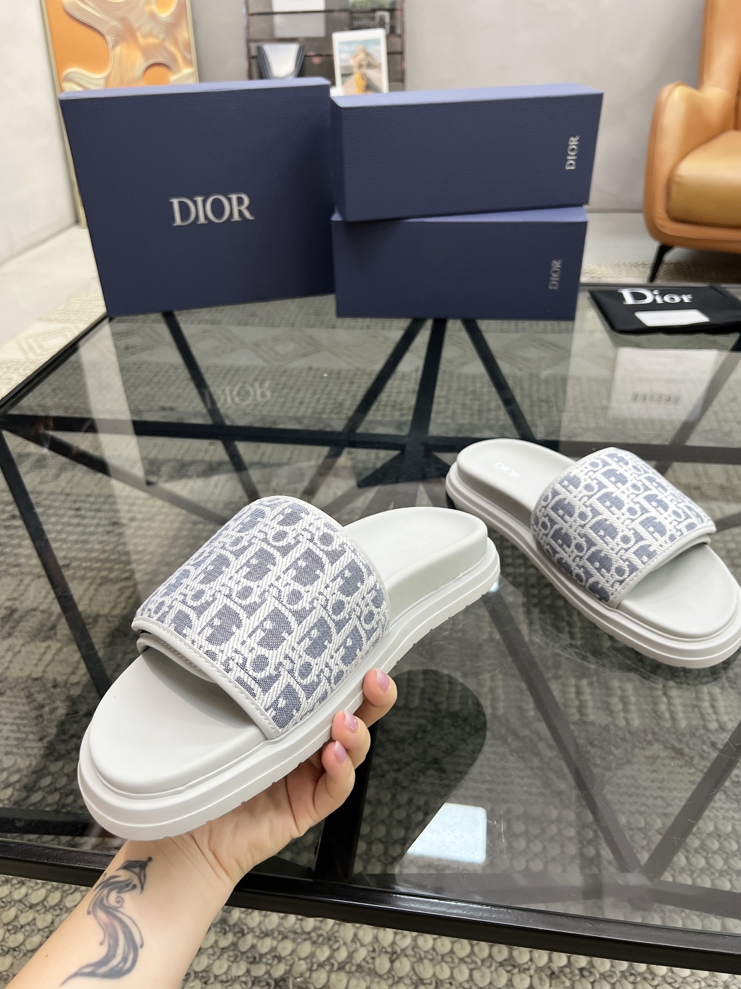  D 🔍顶级代购🇮🇹 路 炸街男神春夏拖鞋新品专柜同步，鞋面意大利进口印花布面料，高品质魔术贴工艺，鞋底