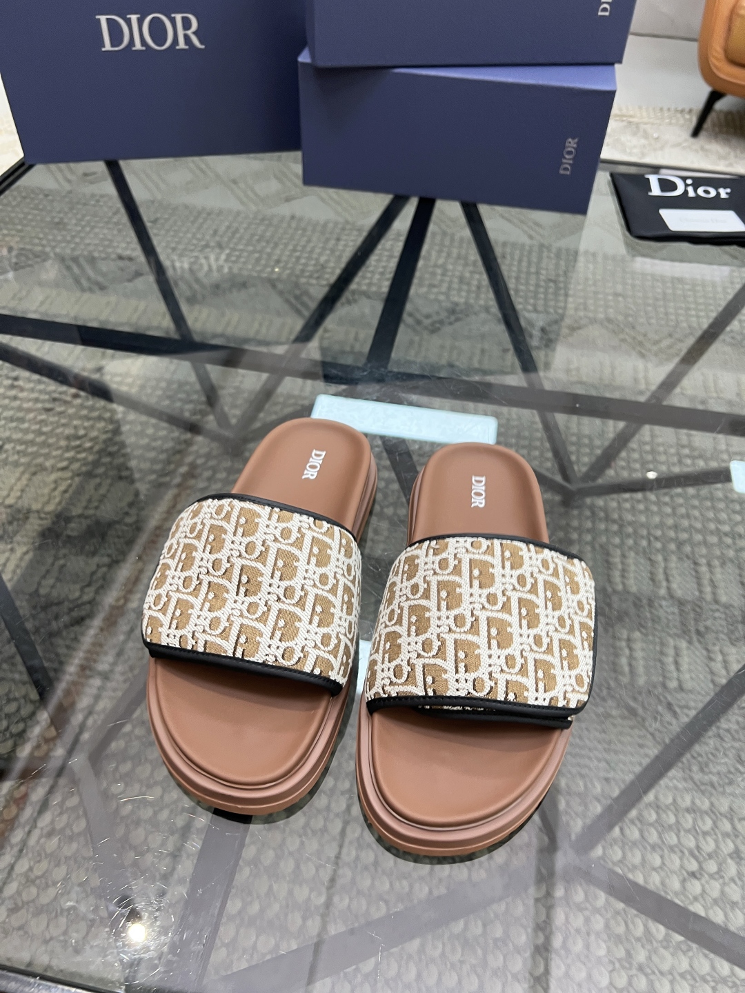  D 🔍顶级代购🇮🇹 路 炸街男神春夏拖鞋新品专柜同步，鞋面意大利进口印花布面料，高品质魔术贴工艺，鞋底