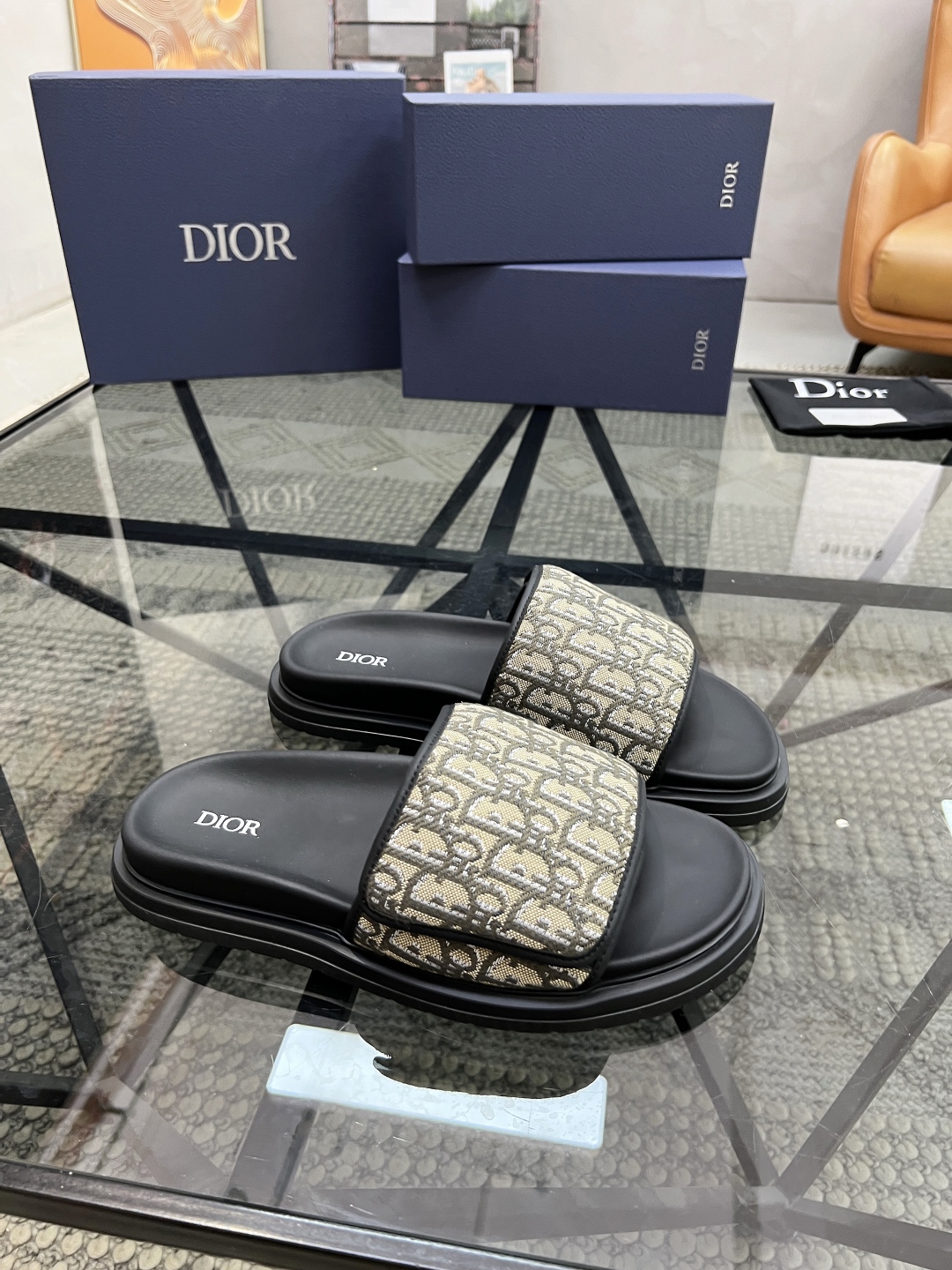  D 🔍顶级代购🇮🇹 路 炸街男神春夏拖鞋新品专柜同步，鞋面意大利进口印花布面料，高品质魔术贴工艺，鞋底