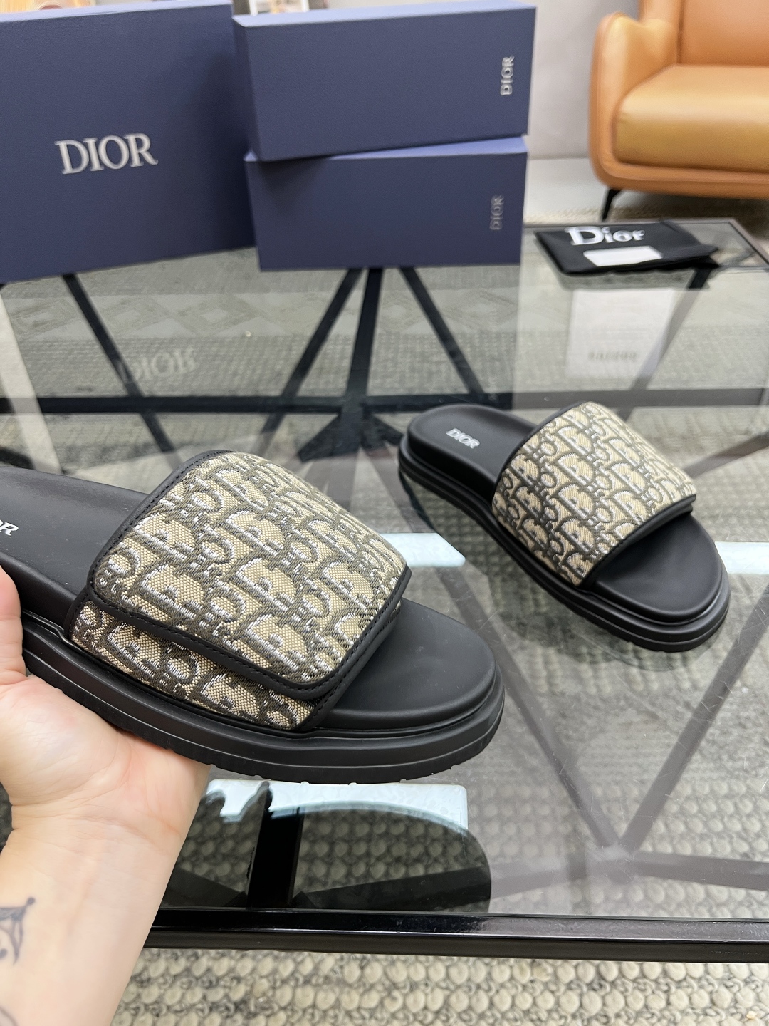  D 🔍顶级代购🇮🇹 路 炸街男神春夏拖鞋新品专柜同步，鞋面意大利进口印花布面料，高品质魔术贴工艺，鞋底