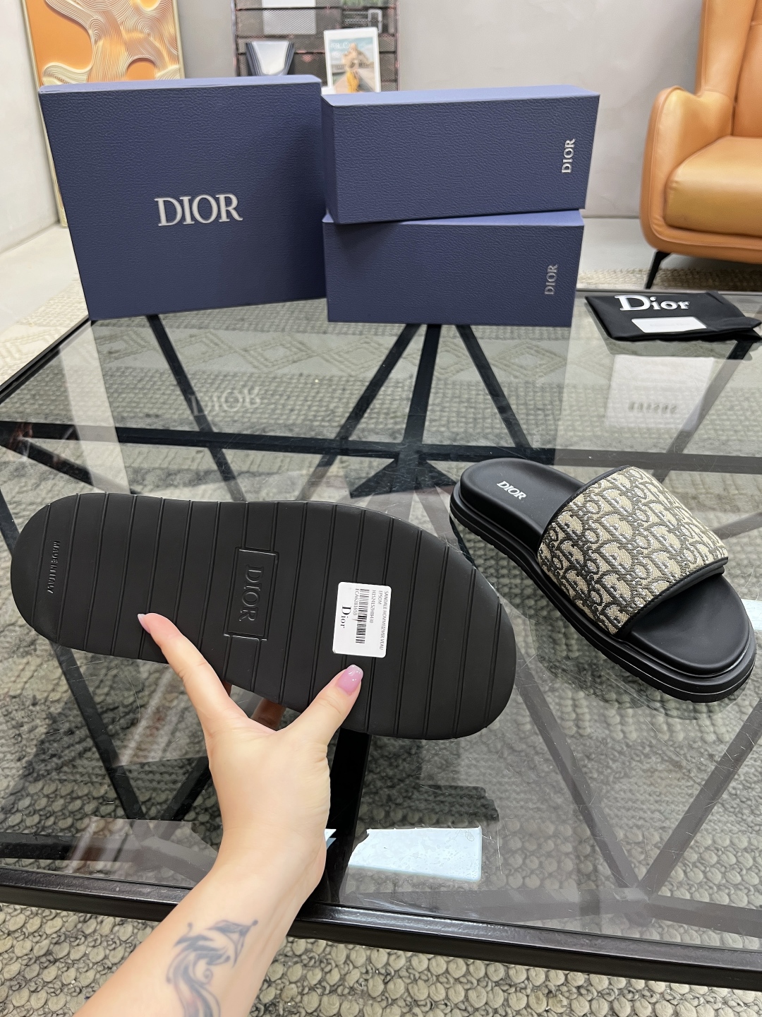  D 🔍顶级代购🇮🇹 路 炸街男神春夏拖鞋新品专柜同步，鞋面意大利进口印花布面料，高品质魔术贴工艺，鞋底