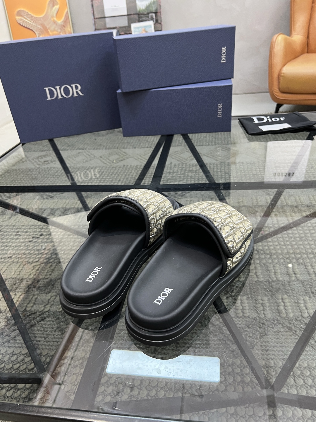  D 🔍顶级代购🇮🇹 路 炸街男神春夏拖鞋新品专柜同步，鞋面意大利进口印花布面料，高品质魔术贴工艺，鞋底