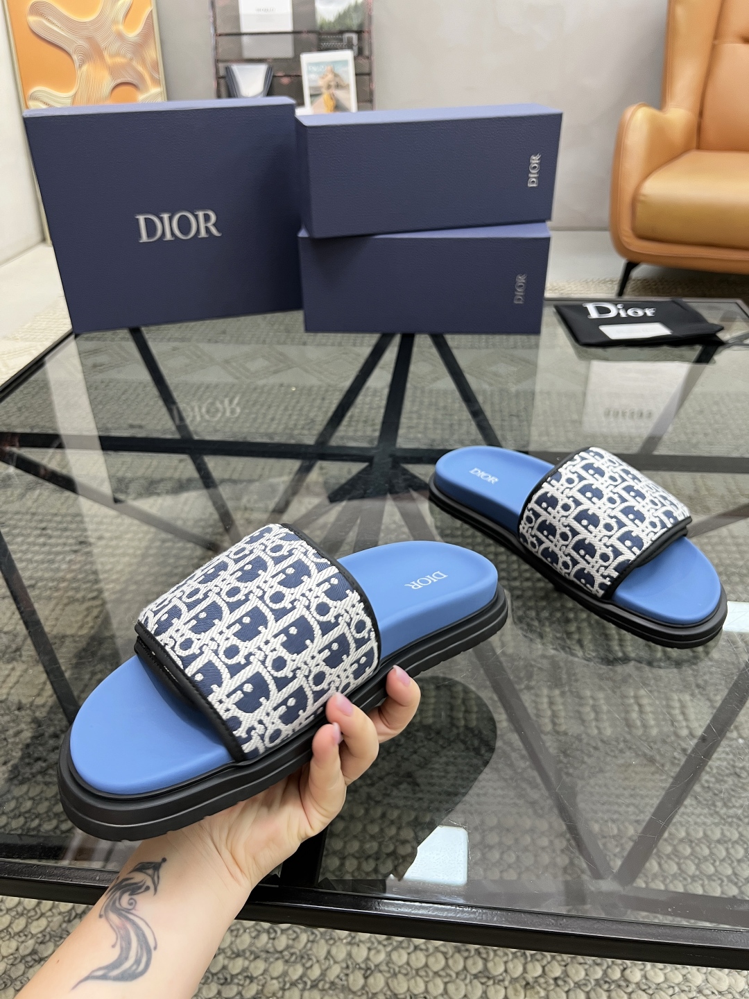  D 🔍顶级代购🇮🇹 路 炸街男神春夏拖鞋新品专柜同步，鞋面意大利进口印花布面料，高品质魔术贴工艺，鞋底