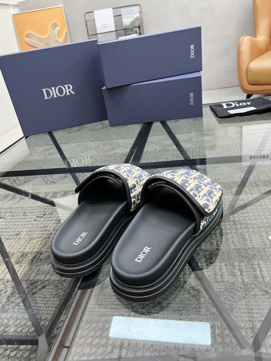  D 🔍顶级代购🇮🇹 路 炸街男神春夏拖鞋新品专柜同步，鞋面意大利进口印花布面料，高品质魔术贴工艺，鞋底