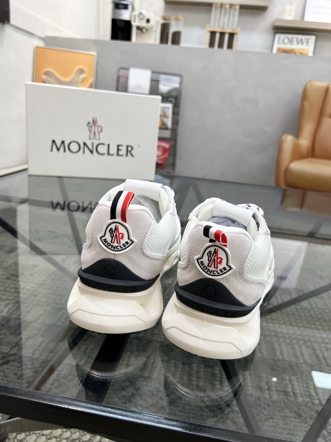  M 🔍顶级代购🇮🇹 蒙 炸街男神新品来袭，超人气爆款专柜新款，原厂配置意大利进口牛皮搭配网布面料，高品