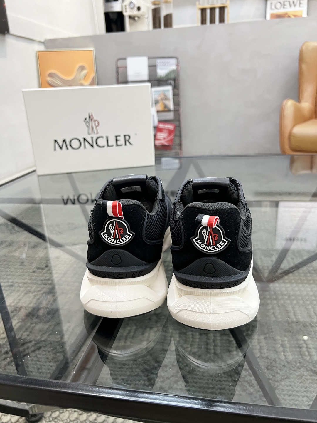  M 🔍顶级代购🇮🇹 蒙 炸街男神新品来袭，超人气爆款专柜新款，原厂配置意大利进口牛皮搭配网布面料，高品