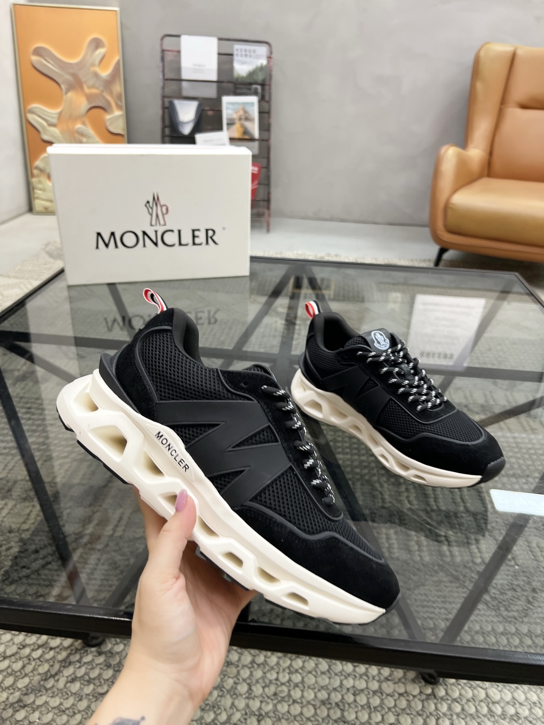  M 🔍顶级代购🇮🇹 蒙 炸街男神新品来袭，超人气爆款专柜新款，原厂配置意大利进口牛皮搭配网布面料，高品