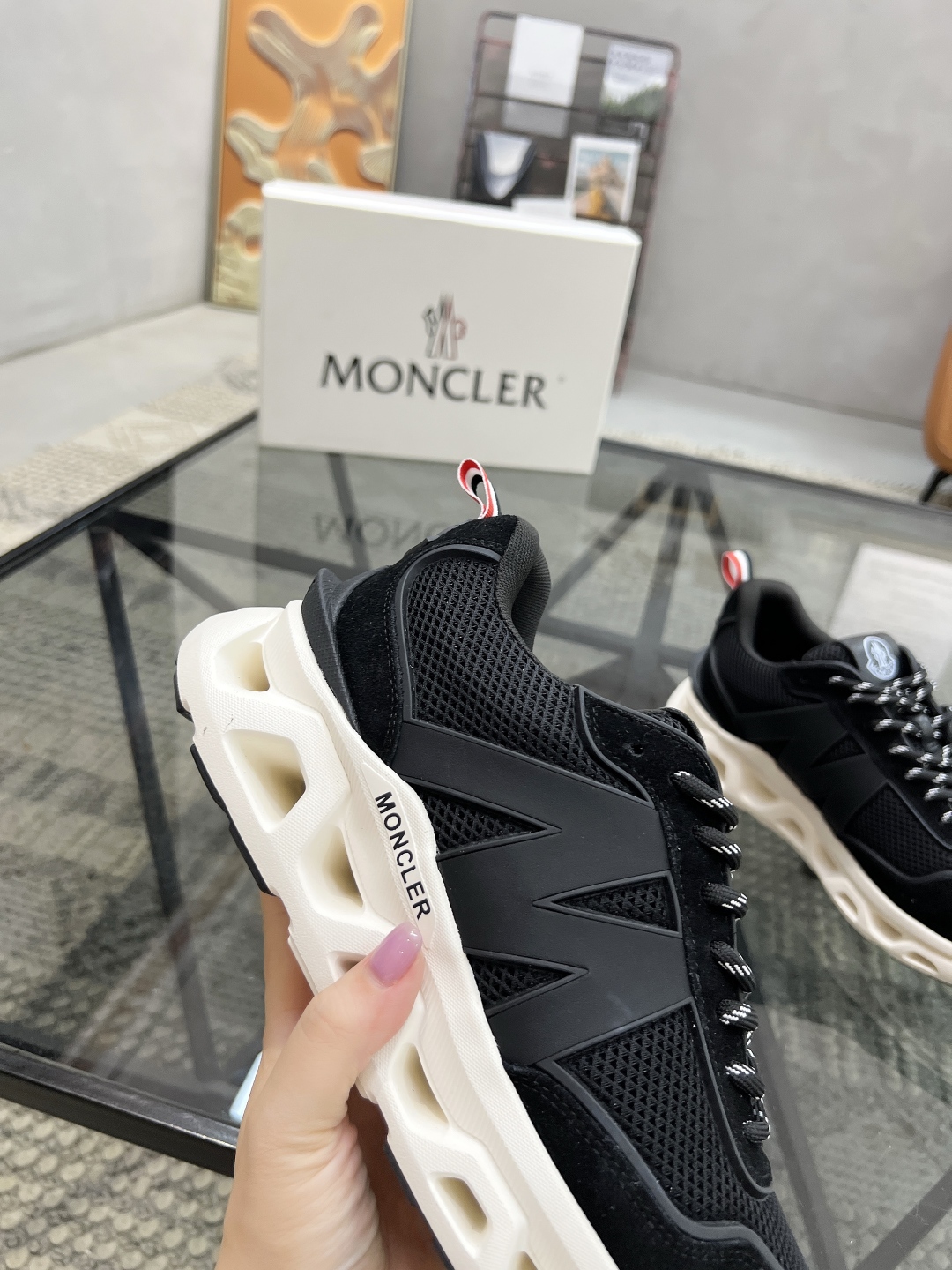  M 🔍顶级代购🇮🇹 蒙 炸街男神新品来袭，超人气爆款专柜新款，原厂配置意大利进口牛皮搭配网布面料，高品