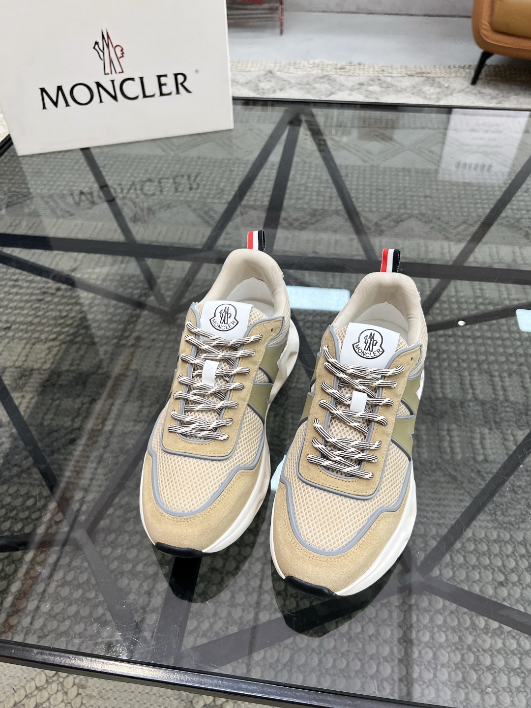  M 🔍顶级代购🇮🇹 蒙 炸街男神新品来袭，超人气爆款专柜新款，原厂配置意大利进口牛皮搭配网布面料，高品