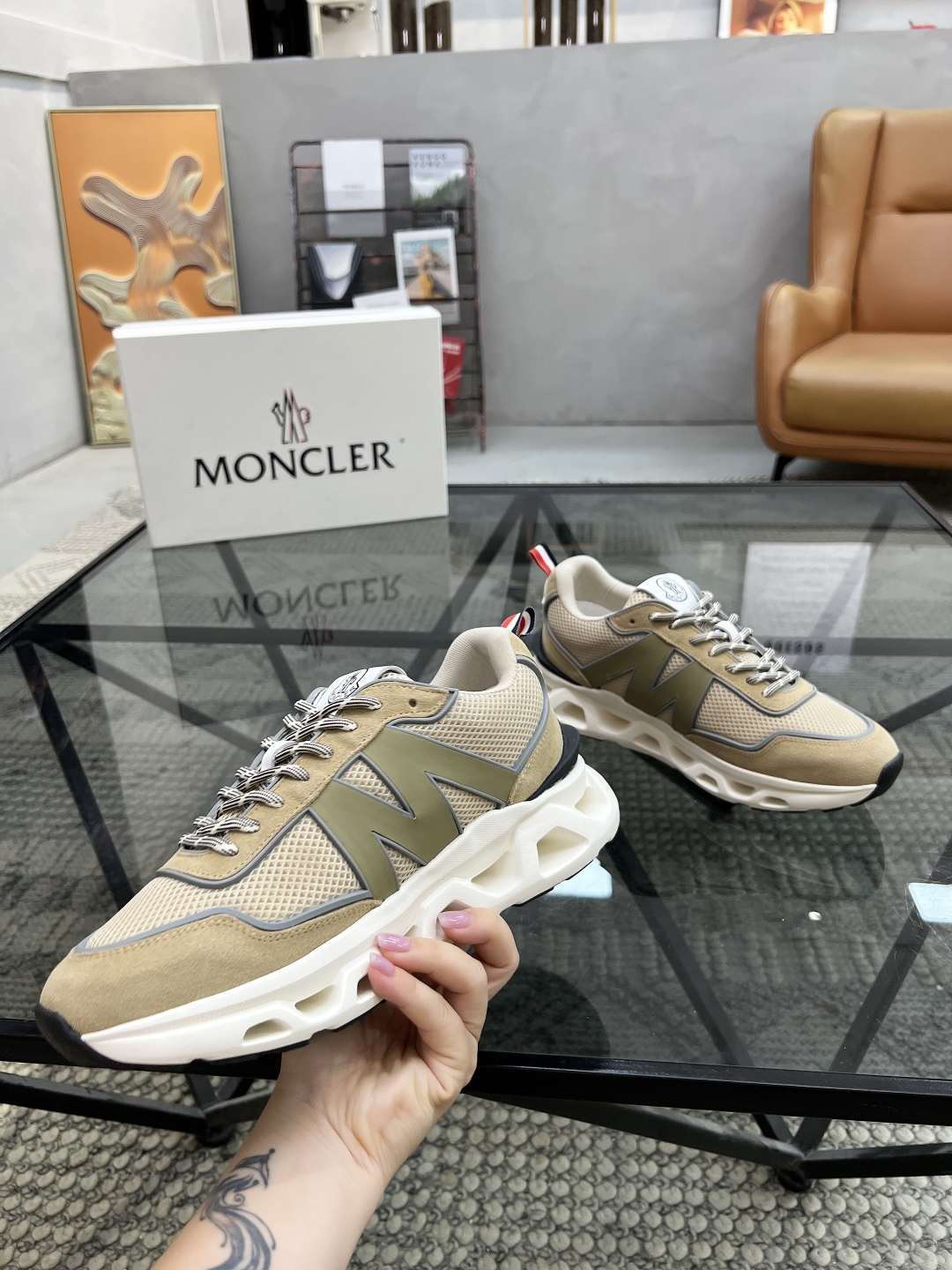  M 🔍顶级代购🇮🇹 蒙 炸街男神新品来袭，超人气爆款专柜新款，原厂配置意大利进口牛皮搭配网布面料，高品