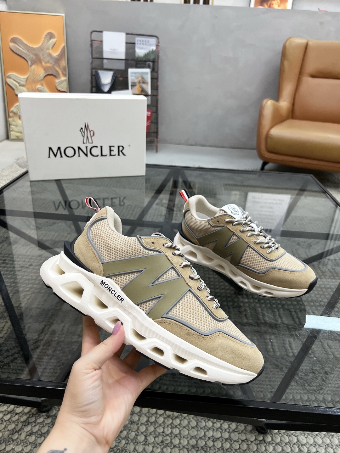  M 🔍顶级代购🇮🇹 蒙 炸街男神新品来袭，超人气爆款专柜新款，原厂配置意大利进口牛皮搭配网布面料，高品