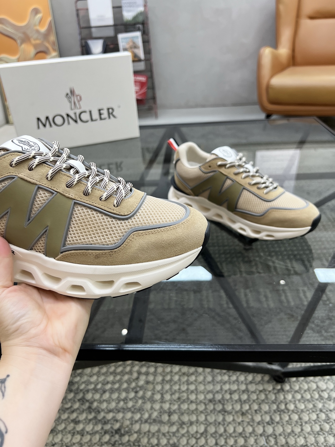  M 🔍顶级代购🇮🇹 蒙 炸街男神新品来袭，超人气爆款专柜新款，原厂配置意大利进口牛皮搭配网布面料，高品