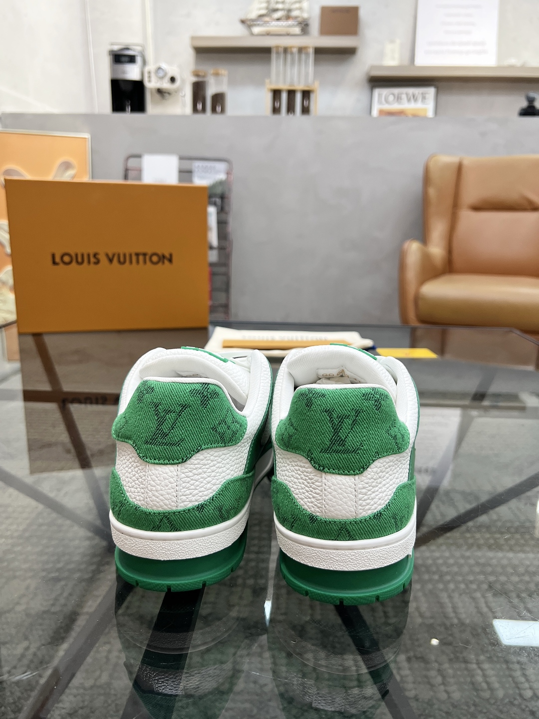  L 🔍顶级代购🇮🇹 路 炸街男神新品来袭，男士超人气运动爆款专柜新款，原厂配置意大利进口牛皮搭配牛仔布