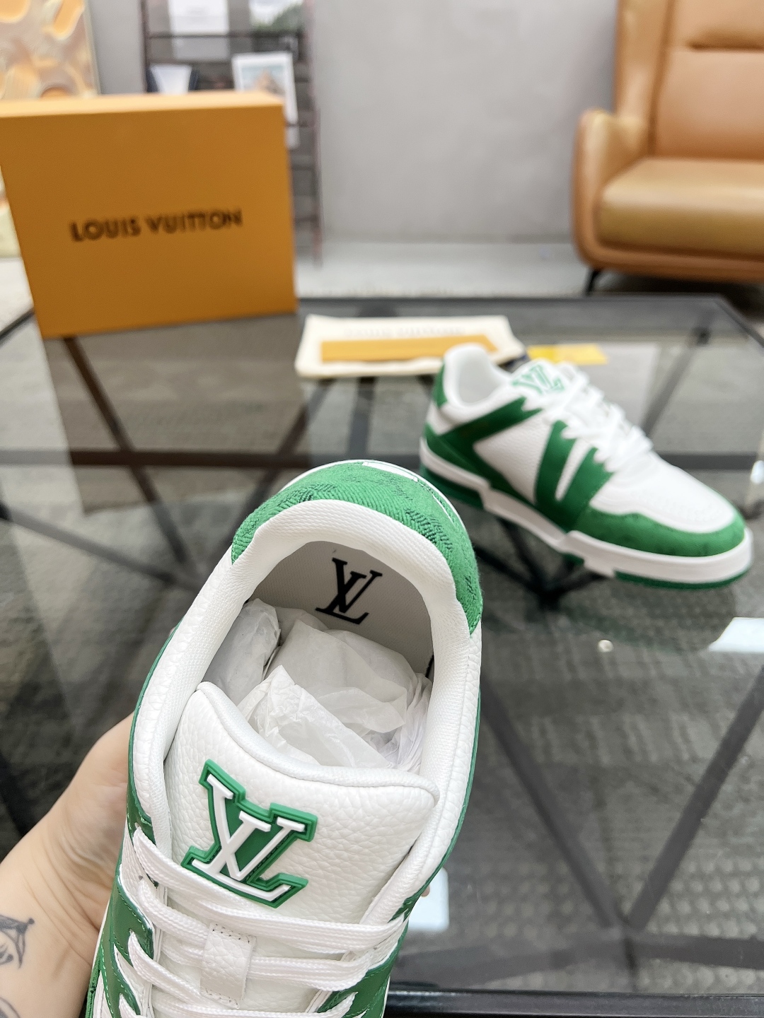  L 🔍顶级代购🇮🇹 路 炸街男神新品来袭，男士超人气运动爆款专柜新款，原厂配置意大利进口牛皮搭配牛仔布