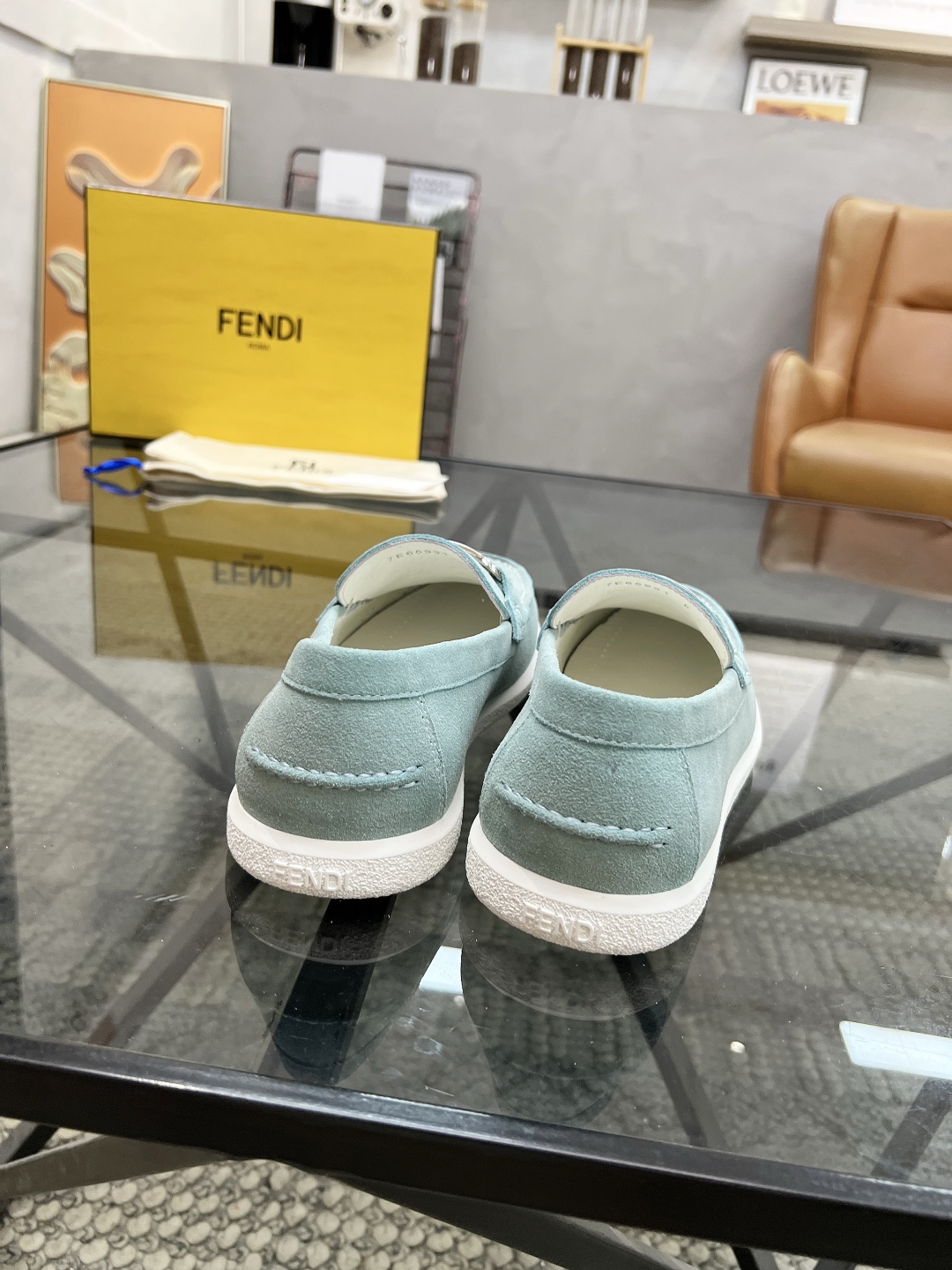  F 🔍顶级代购🇮🇹 芬 炸街男神套脚新品专柜同步原厂配置，意大利进口原版牛皮面料，高品质五金标扣潮达人